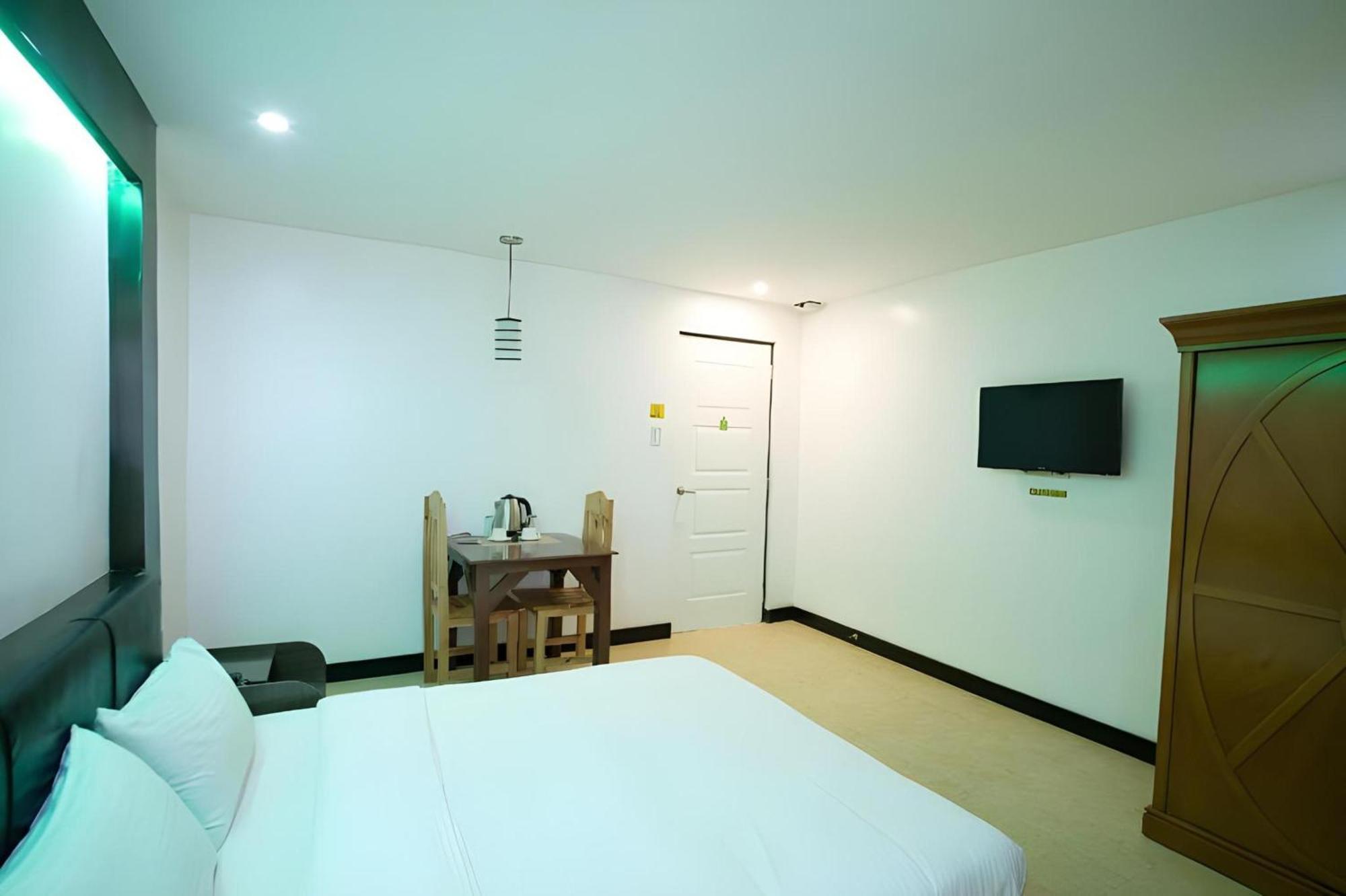 Oyo 195 ランチホテル ビニャン【スタッフワクチン接種済み】 Binan エクステリア 写真